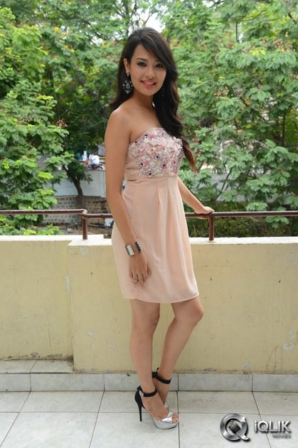 Sagarika-At-Friend-Request-Trailer-Launch